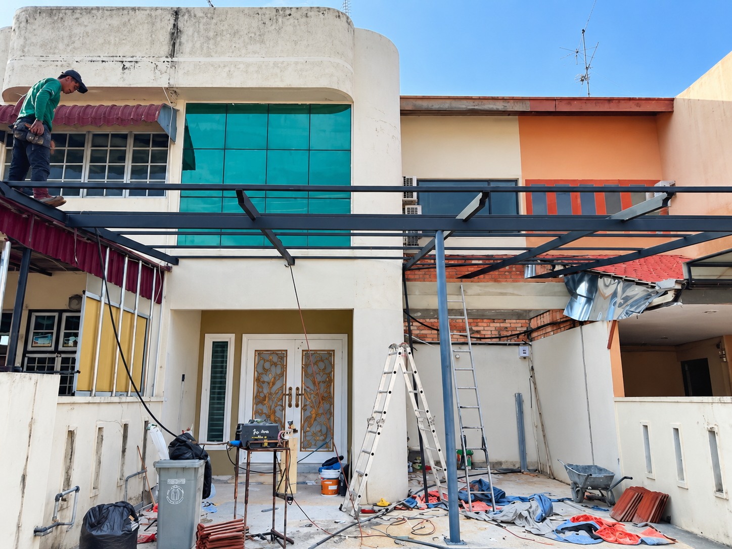 Townhouse Renovation with Steel Canopy